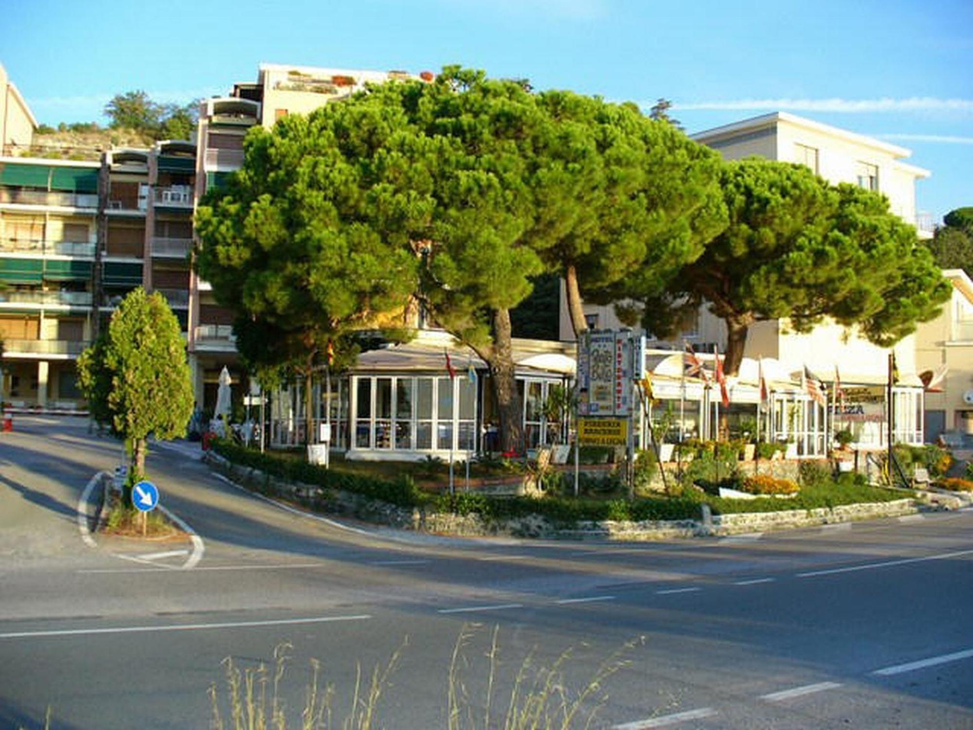 Hotel Puntabella Varazze Exterior foto